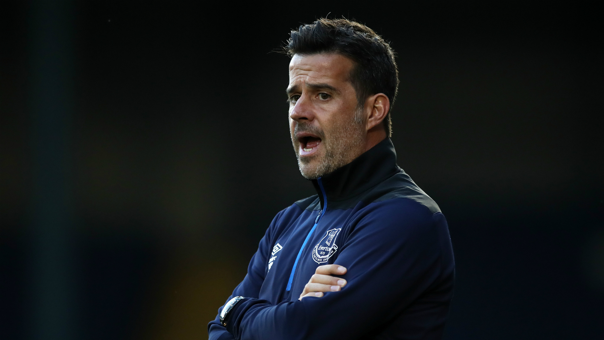 他需要在两 他需要在两